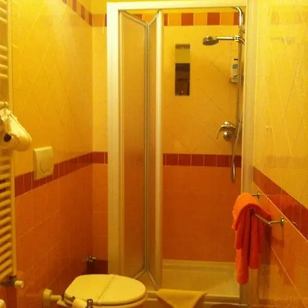 ベッド・アンド・ブレックファスト Gira-sole 4*